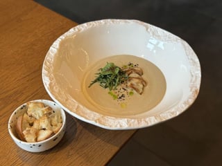 Крем-суп з білими грибами та трюфельною олією