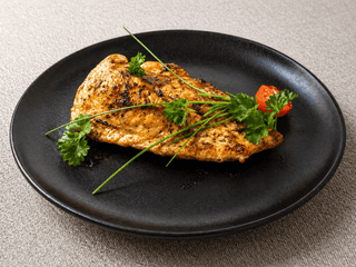 Kurací steak na rošte s bylinkovým maslom