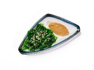 ХІЯШІ ВАКАМЕ З ГОРІХОВИМ СОУСОМ