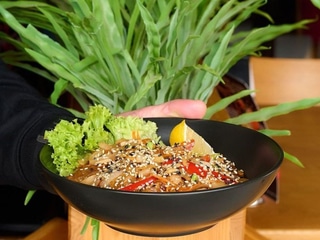 - ЛОКШИНА З ТЕЛЯТИНОЮ