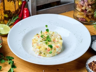 ОЛІВ’Є З КУРЯЧИМ М’ЯСОМ