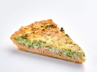 Кіш з сьомгою і броколі