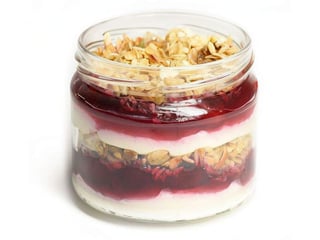 Гранола з вишнею