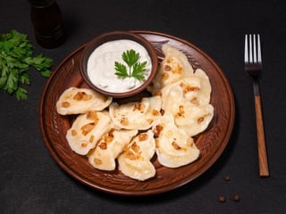 Pierogi z pieczarkami i serem żółtym 10szt