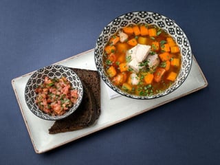 Ucha – Fischsuppe mit Stör und Lachs