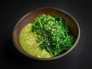 Chuka-Salat mit Nusssoße