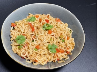 Лапша яєчна з овочами