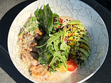Салат з курчам та авокадо (Salad with chicken and avocado)