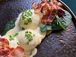 Яйця пашот з тостами та беконом (Poached eggs with toast and bacon)                                     