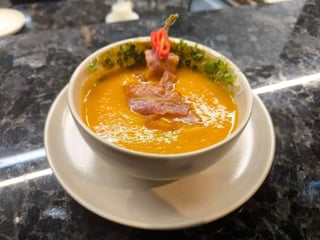 Гарбузовий карі-суп з беконом (pumpkin curry soup with bacon)