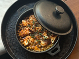 Запечена качана каша з рваною свининою та сиром фета (Baked corn porridge with pulled pork and feta cheese, cooked in a cauldron)