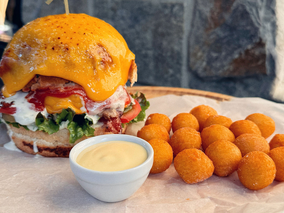 Бургер з яловичиною