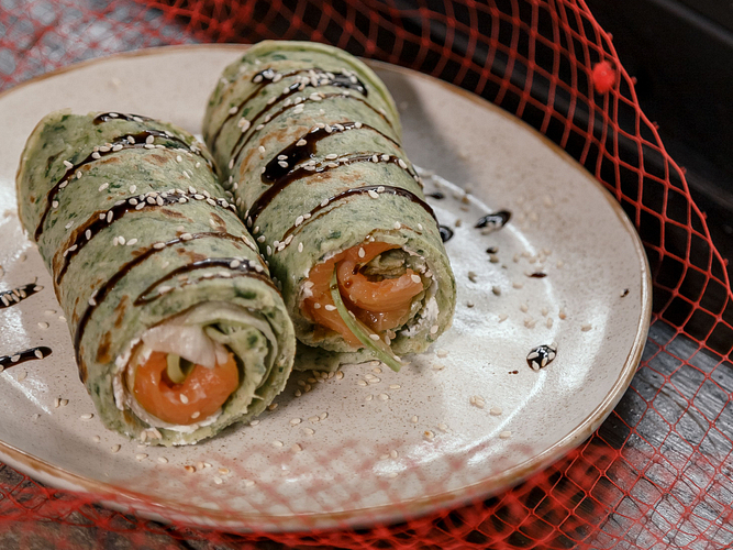 Шпинатні млинці з лососем