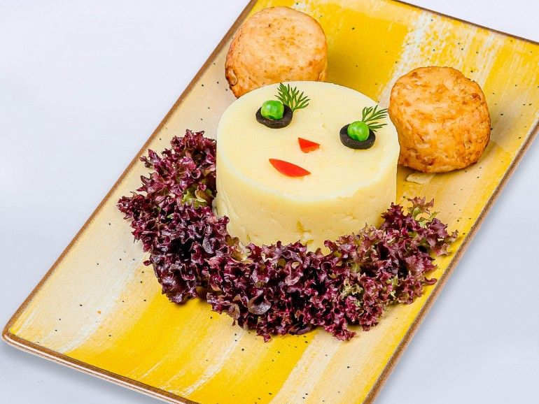 Курячі котлетки з картопляною пюрешкой