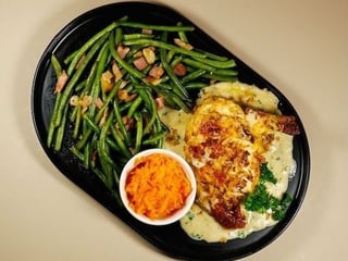 KUŘECÍ SUPREME SE ZELENÝMI FAZOLKAMI A SLANINOU