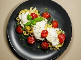 TAGLIATELLE ALLA BURRATA E POMODORI ARROSTO