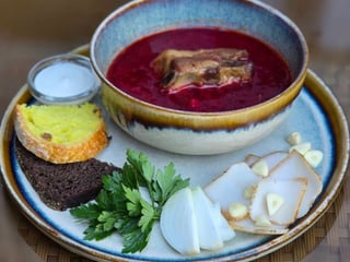Борщ з ребром