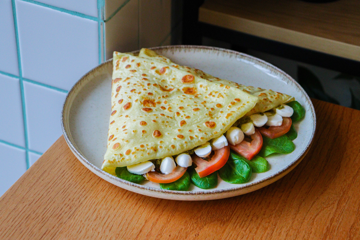 Francúzska palacinka s mozzarellou a paradajkami