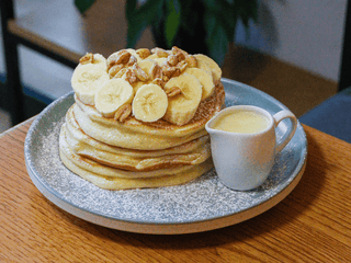Americké palacinky s banánom a kondenzovaným mliekom