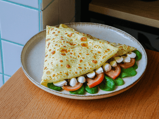 Francúzska palacinka s mozzarellou a paradajkami