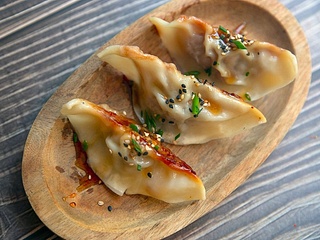 Gyoza - pollo (3 unidades)