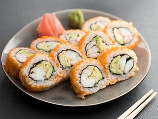 Uramaki de masago (8 unidades)