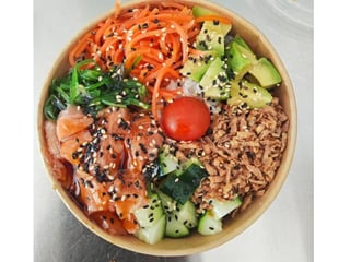 Poke salmón