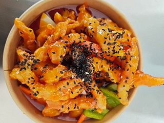 Tiras de pollo fritas con salsa agridulce