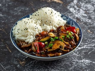 30. Ryż z wołowiną i warzywami