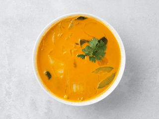 5. Tajska z kurczakiem i warzywami🌶️