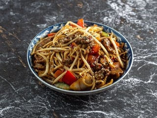 34. Makaron z wołowiną i warzywami🌶️