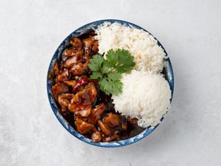 19. Wołowina słodko-ostra z ryżem i surówką🌶️