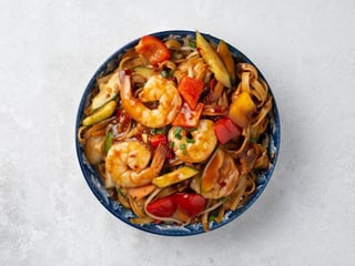 35. Makaron z krewetkami królewskimi i warzywami🌶️