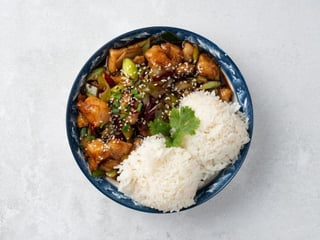 12. Kurczak z porem w sosie ostrygowym, z ryżem