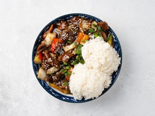 28. Ryż z kurczakiem i warzywami