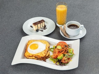 СНІДАНОК «КРОК-МАДАМ»