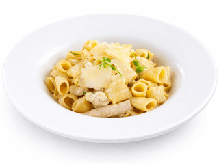Rigatoni con Pollo e Formaggi