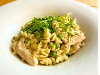 Fusilli con Pollo e Piselli