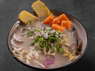 Tonkotsu Miso Ramen Sake Łosoś