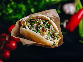 Veganská shawarma sendvič