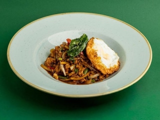 Phad Gapraw Gai/Moo Sap 🌶️
