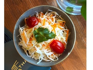 Surówka z marynowanej kapusty i marchewki