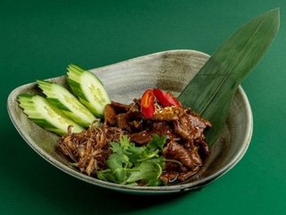 Gai / Moo Waan