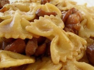 Фарфалле з куркою