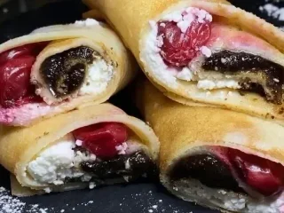 Млинці з маком та вишнею
