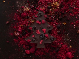 Ялинка Нуар із лісовими ягодами