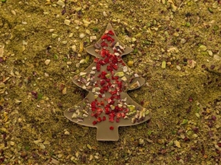 Ялинка Грінч з фісташкою та полуницею