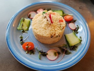 Denní menu 2 - Polévka + Hlavní chod / Hovězí vývar + Cous-cous s grilovanou zeleninou