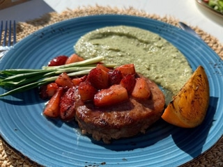 Туна - медальойон з черемшевим песто