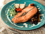Лосось з овочами